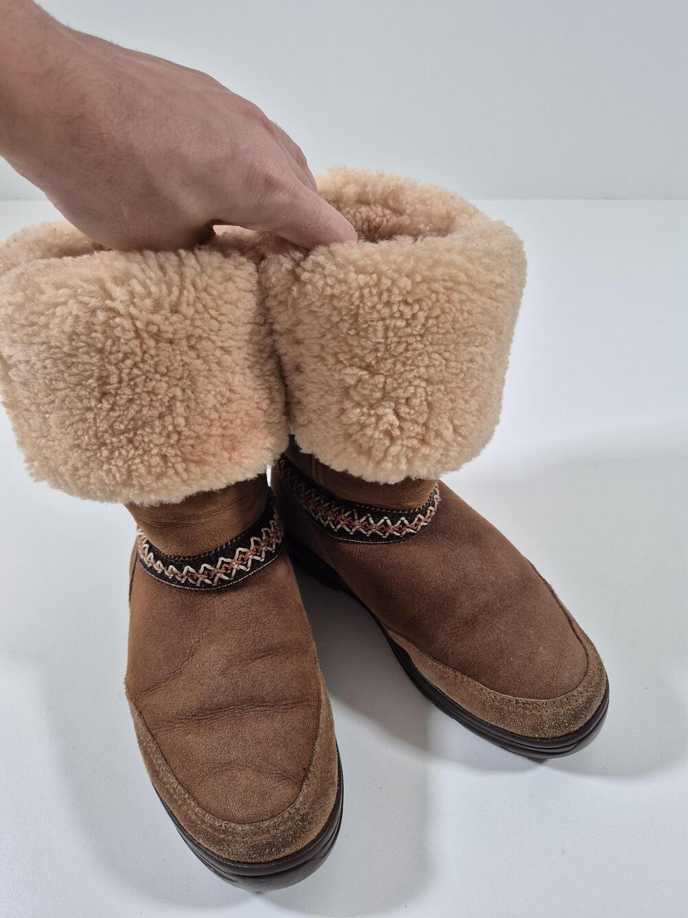 UGG Women's 6 Brown Sundance Revival Sheepskin Lined Mid-Calf Winter Boots 5605